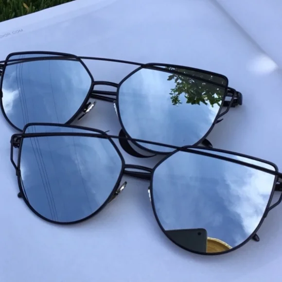 Silver Mirror Black Framed Cat Eye Aviator Sunglasses Nwt - Picture 3 of 4